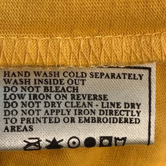 AKOO Graphic T-Shirt 1980 VSOP Short Sleeve Tee Old Gold Medium NWT - Picture 8 of 8